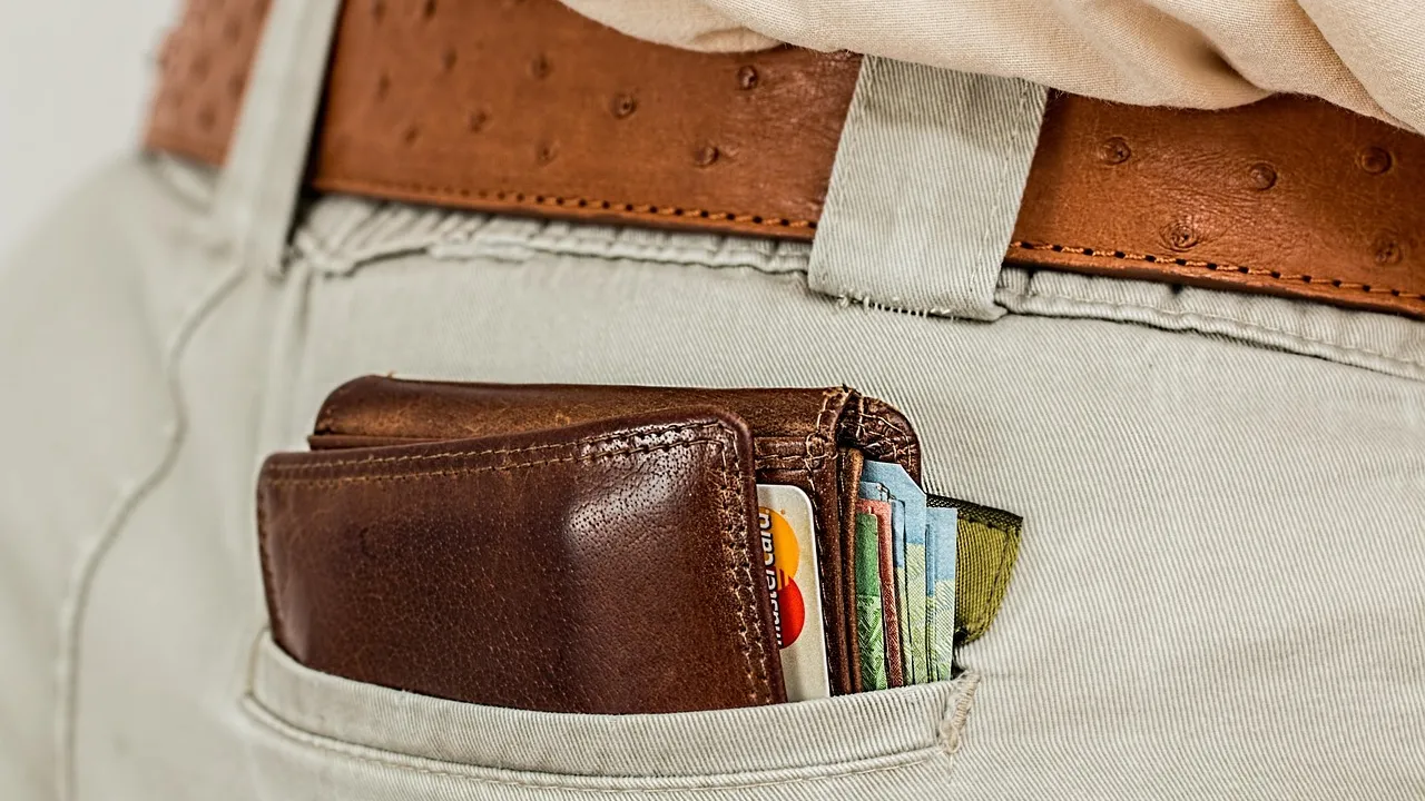Carteira de couro com cartões de crédito premium em close-up